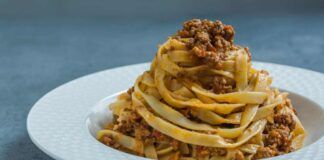 Me ne sono inventata un'altra: ho fatto un ragù bolognese diverso, dentro un tocco cremoso che non ti aspetti e che sapore!