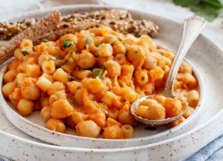 Pasta e ceci allo zafferano, cremosa e filante