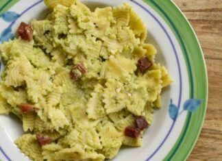 pasta e zucchine con stracchino e speck, un piatto semplice dal bis garantito