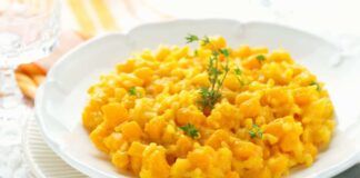 Voglia di un risotto cremoso ma quanto tempo per prepararlo: col trucchetto del microonde, meno di 15 minuti e stai a tavola!