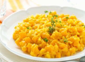 Voglia di un risotto cremoso ma quanto tempo per prepararlo: col trucchetto del microonde, meno di 15 minuti e stai a tavola!