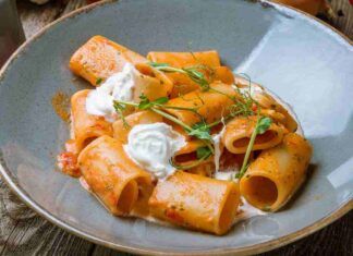 Pasta con pomodorini arrostiti e stracciatella, niente di più buono e veloce da fare oggi