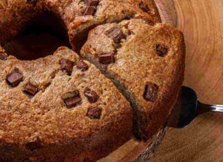 Torta antica di pane: ricetta vecchia di 80 anni, oggi al cioccolato: nonna la mangiava da piccola e aveva ragione, nessuna merenda oggi è così buona!