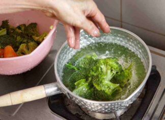 Butti ancora l’acqua di cottura dei broccoli? Che errore! A me ha fatto perdere un sacco di chili - RicettaSprint