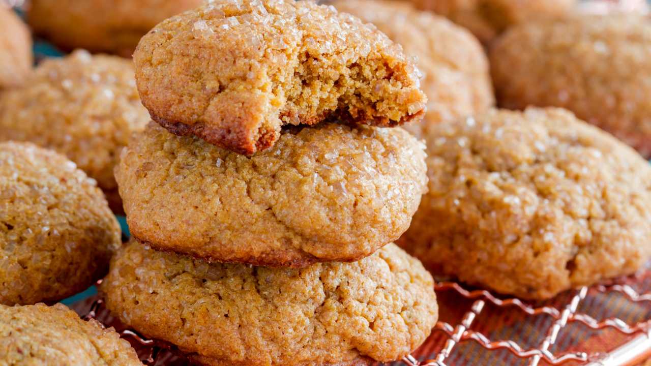 Amaretti di zucca e cannella il pomeriggio in casa mia sembra di stare in un forno di dolci, solo profumi di una volta