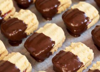 Biscotti ripieni di marmellata con glassa al cioccolato Ricettasprint