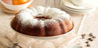 Ciambellone con i cachi e tante gocce di cioccolato solo 160 Kcal Ricettasprint