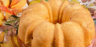 Ciambellone paradiso fruttato: l'impasto che sembra una nuvola, si scioglie in bocca e con la frutta diventa irresistibile!