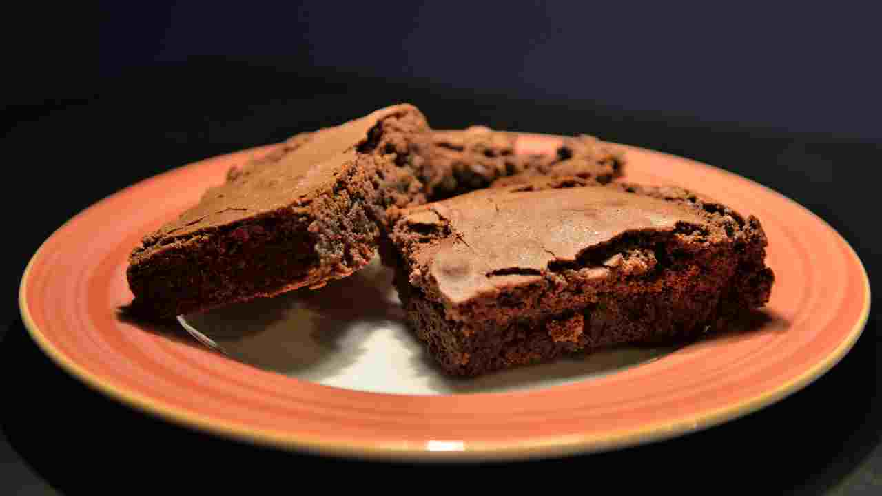 Cioccolato fondente, zucchero, uova la mia torta tenerina ha fatto proprio una bella figura ieri sera