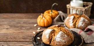 Farina zucca sale e un po' di olio, faccio un pane spaziale per il weekend di halloween che solo litigano tutti