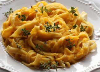 Con la zucca. ecco un'altra specialità: le fettuccine alla mantovana sono irresistibili il tocco di classe sono i biscotti!