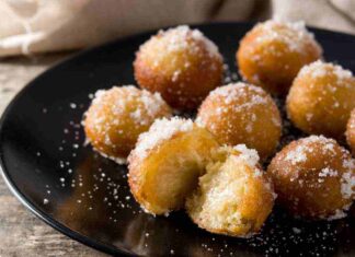 Se ti dico forse non capisci, ma se ti preparo le frittelle di semolino dolci allora si apre un mondo: una tira l'altra, alla fine un vassoio è poco - RicettaSprint