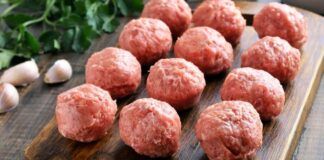 Non c'è nulla di più buono delle polpette di mia nonna, lei le fa con il pane, riesce a fare come la moltiplicazione dei pani e dei pesci!