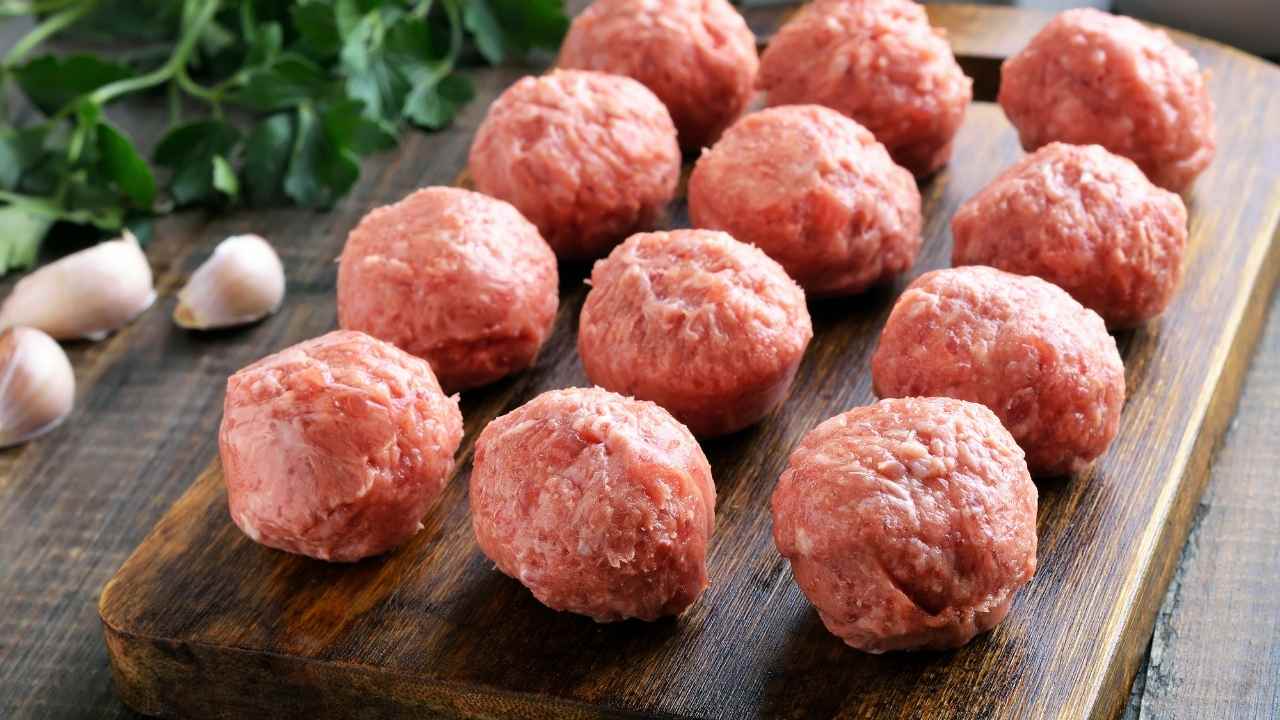 Non c'è nulla di più buono delle polpette di mia nonna, lei le fa con il pane, riesce a fare come la moltiplicazione dei pani e dei pesci!