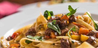 Pappardelle al ragù bianco con verdure per il pranzo domenicale Ricettasprint