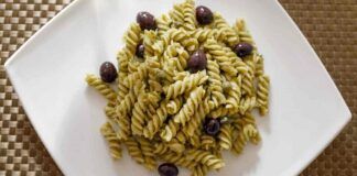 Si chiama pasta dello studente 5.5, meno di 5 euro di ingredienti e 5 minuti per farla, una bontà alla portata di tutti!