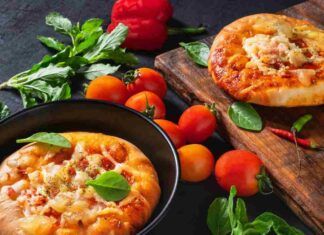 Pizzette senza lievito e senza impastare: ti fai passare la voglia di pizza in quattro e quattr'otto