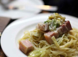 Spaghetti di nonna Pina con pancetta e verza, farà impazzire tutti Ricettasprint