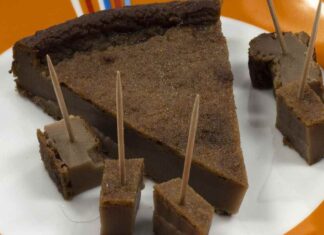 Torta di biscotti, tenera e golosa con solo 3 in gredienti, per una merenda da favola!