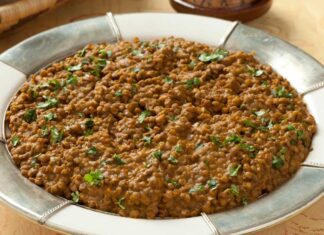 Un piatto che sa di casa e sapori di una volta, ecco la zuppa perfetta in autunno con legumi e verdure