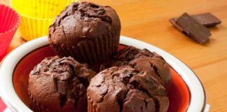 Muffin al cioccolato: beh, merenda migliore non c'è, questi poi nascondono una sorpresa, te ne accorgi al primo morso!