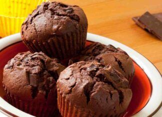 Muffin al cioccolato: beh, merenda migliore non c'è, questi poi nascondono una sorpresa, te ne accorgi al primo morso!