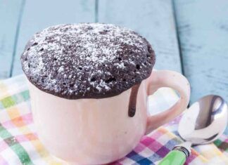 Mug cake alla nutella con 4 ingredienti e senza bilancia, misuro tutto col cucchiaio e mi godo una colazione fantastica!