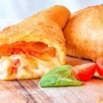 Panzerotti pomodoro e mozzarella, fritti come pizze ma più morbidi. il trucchetto è il latte caldo, il bis è d'obbligo!