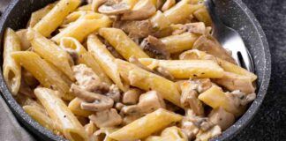 Pasta tonno e funghi: pochi minuti ai fornelli ma se non ti metti subito tavola resti a bocca asciutta!