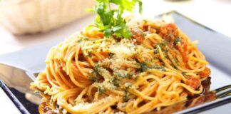 Pesto alla mediterranea, per gli spaghetti il matrimonio perfetto, il piatto sbrigativo e saporito che sorprende tutti con semplicità!