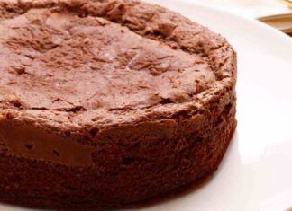 Torta al cacao, la faccio il lunedì e resta morbida fino al venerdì, solo albumi e nient'altro, per la dieta è perfetta!