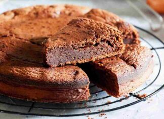 Tortina al cioccolato senza lievito, una simil caprese dal sapore speciale: la ricetta dell'ultimo minuto che mi salva sempre!