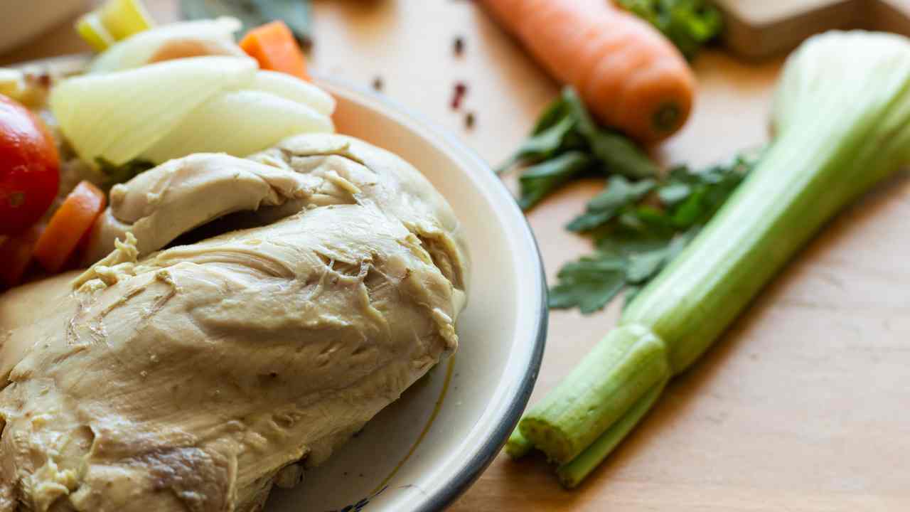 Bollito di pollo con maionese