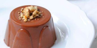 Budino al cioccolato: ricetta furbissima con 3 ingredienti pronto in 8 minuti, perfetto per il dessert improvviso!