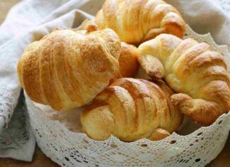 Cornetti di pasta sfoglia