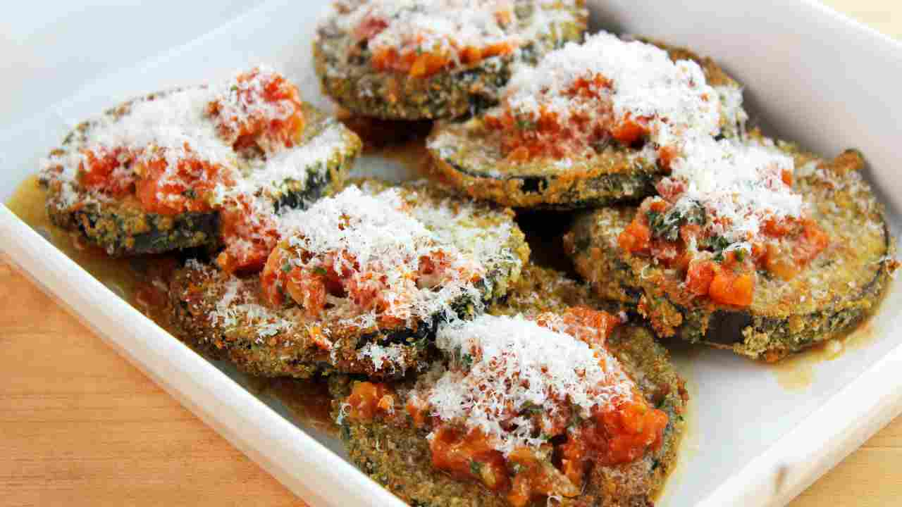 Cotolette di melanzane con polpa di pomodoro e parmigiano