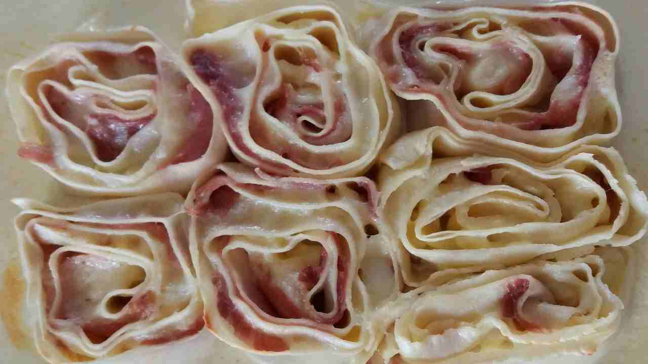 Faccio una teglia di rose di pasta ripiene, ma non basta mai ne devo fare almeno 2