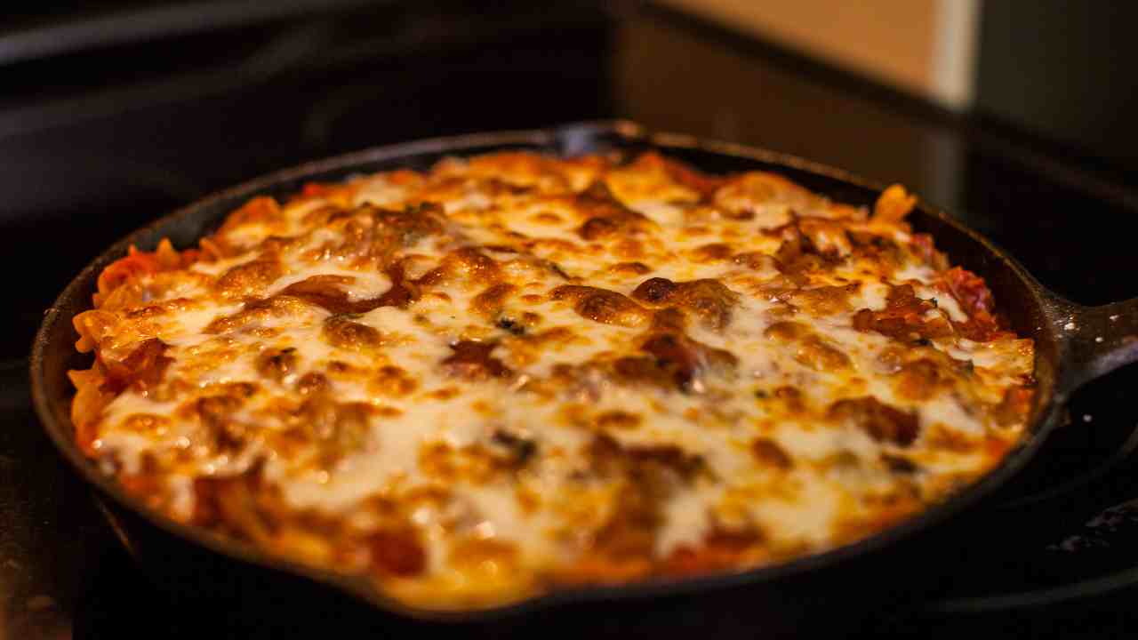 Ho scoperto come fare la pasta al forno senza forno, mi occorre solo un coperchio e addio sprechi inutili