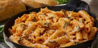 Pasta al sugo con ricotta e salsicce Ricettasprint