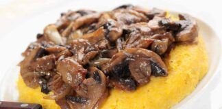 Non c'è niente di meglio di una bella polenta con i funghi, stasera ti faccio portare in tavola l'autunno!