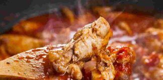 Pollo al sugo cotto nel tegame