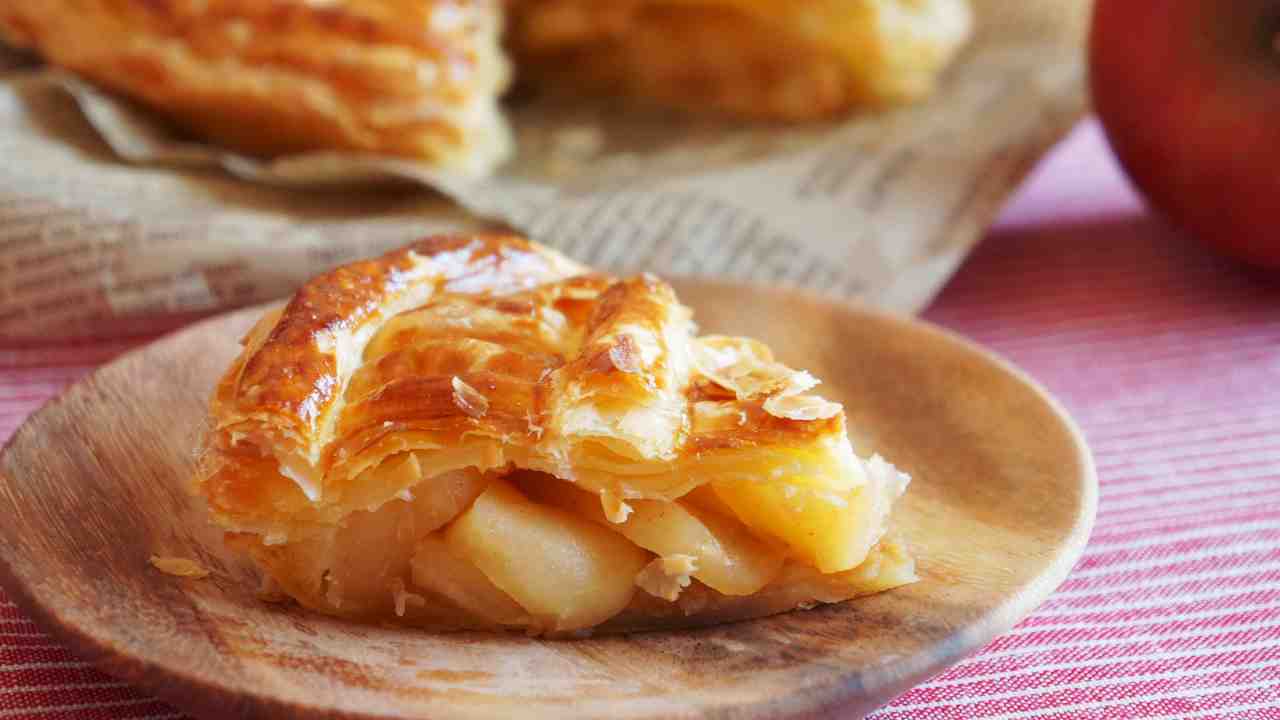 Torta di mele in pasta sfoglia