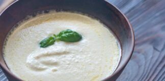 Crema di parmigiano: la vellutata ricetta che rende speciali tutti i tuoi piatti, persino le bruschette!