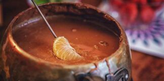 Fonduta al cioccolato e arancia: non il solito dessert, una calda cremosità che rende speciali anche le feste!