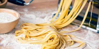 La pasta kamut la faccio in casa, niente paura l'occorrente lo compro al supermercato, digeriscono tutti che è una bellezza