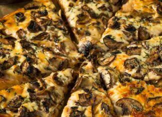 Pizza senza impasto, la faccio con patate e funghi l'alternativa perfetta per non spezzare la dieta!