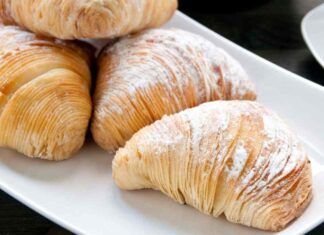 Se a merenda ti vuoi consolare, queste calde sfogliatelle di pasta fillo devi preparare, non le comprerai più in pasticceria!