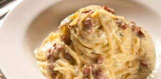 Spaghetti con fonduta e bacon: una bontà che ti ruba pochi minuti, nessuno gli resiste!