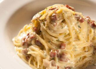 Spaghetti con fonduta e bacon: una bontà che ti ruba pochi minuti, nessuno gli resiste!