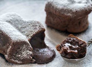 Tortini light al cioccolato senza farina: stamattina altro che latte e biscotti, risvegliamo i sensi in un lampo e senza sgarri!